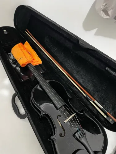 Violino tarttan preto, série 100, excelente estado + mala, arco, breu e espaleira