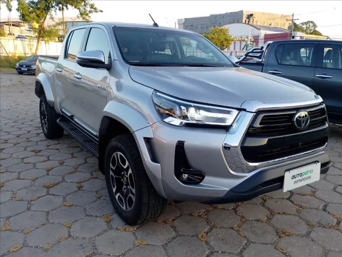 Toyota Hilux CD SRX Plus 4X4 2.8 TDI Die. Aut. 2024