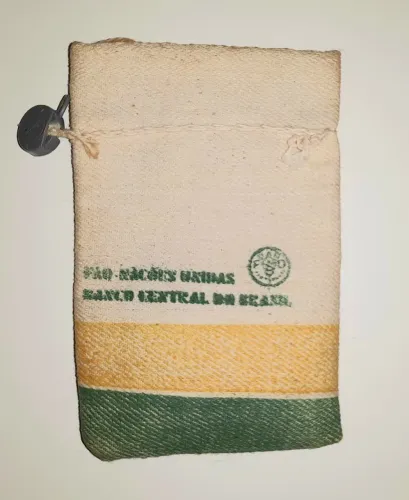 Moedas em Raro Saquinho lacrado Alimentos para o Mundo ano 1975