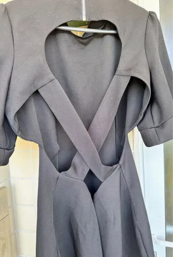 2 vestidos curtos- 2 por R$25,00