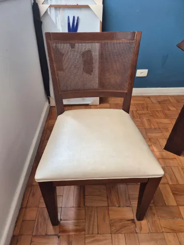 Cadeira madeira embuia com estofado creme