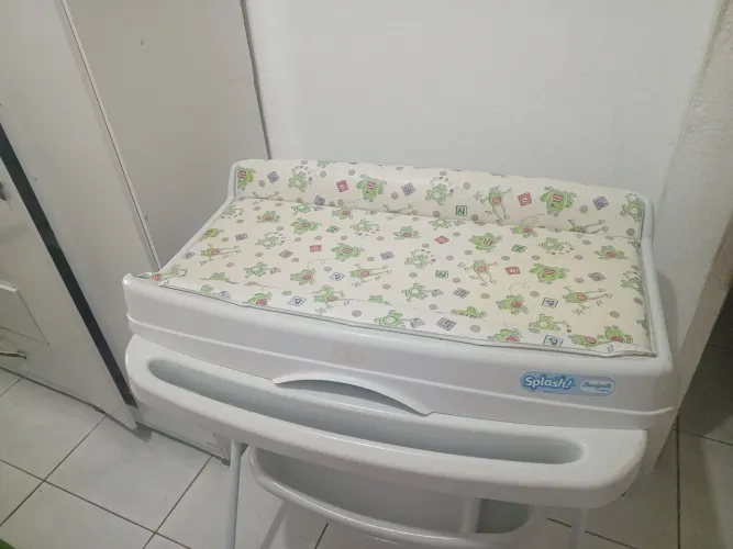 Banheira e máquina de aquece leite do bebê 