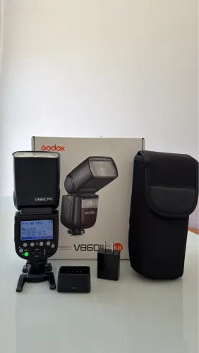 FLASH GODOX V860iii