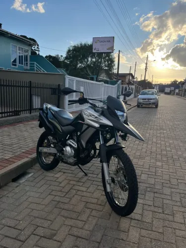 Vendo Xre 300 em ótimo estado.
