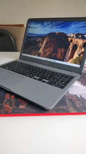 Notebook Samsung Expert Intel Core i3, 7020U- 7° Geração. SSD Kingston 128GB + 4GB memória