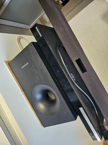 Soundbar Samsung HW-W370 2.1 + Brinde