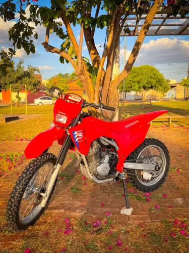 CRF 250F / 2025 / ZERA / JÁ COM A ROUPA 300F