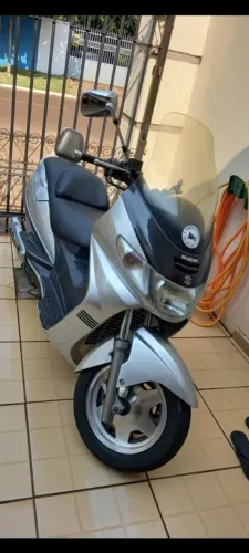 Moto suzuki Burgman 400 10000,00 mil reais
