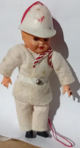 Boneco antigo de celuloide guarda soldado do príncipe inglês vintage