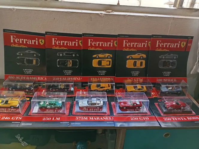 Coleção de Ferrari miniatura novas na caixa