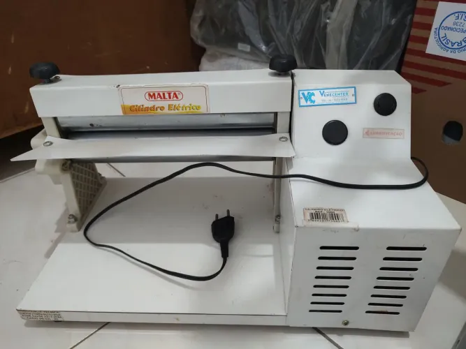 Máquina de Fazer Massa de Pastel 