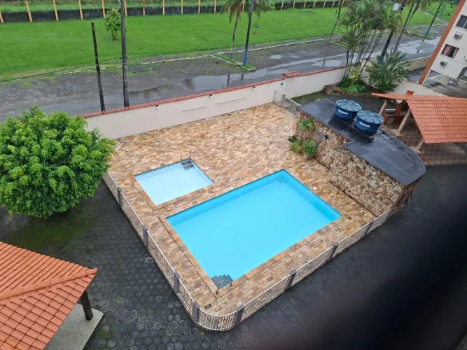 Alugo uma linda cobertura em frente a praia obs: temporada