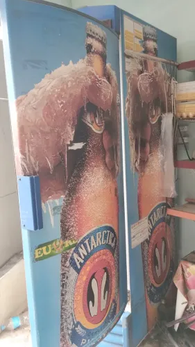 EXPOSITOR METAL FRIO BOM ESTADO FUNCIONANDO PERFEITAMENTE MODELO AMBEVE 