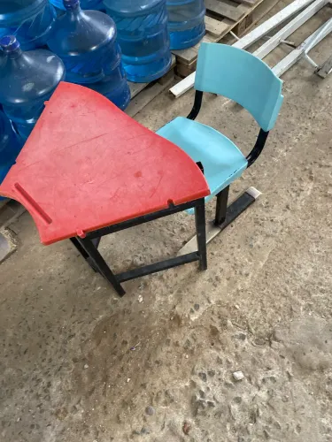 Banca escolar com cadeira