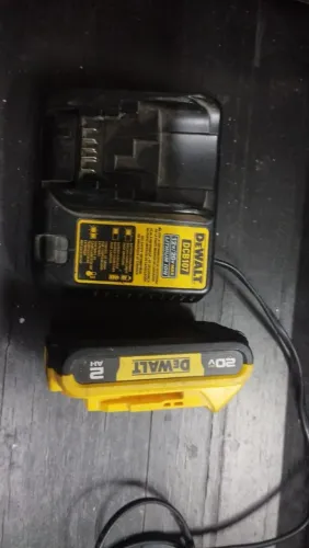 Vendo carregador e bateria da Dewalt