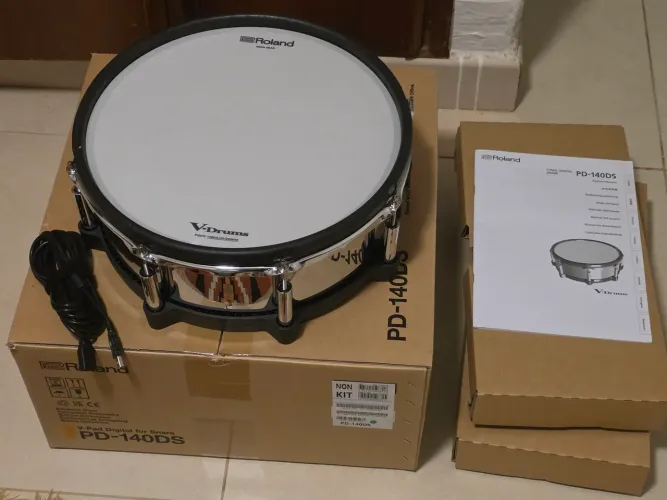 Caixa Roland PD140DS em otimo estado