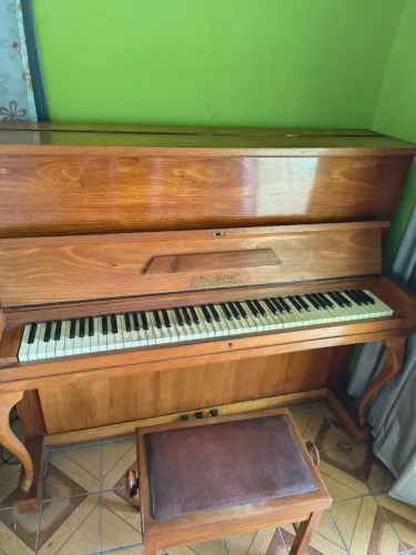 Piano vertical Fritz Dobbert $4900,00