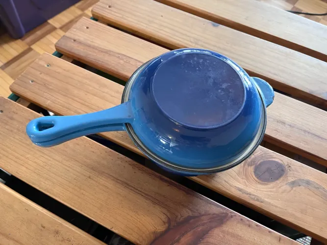 Panela e frigideira de ferro esmaltadas
