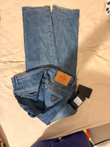 calça jeans prada clássica e impecável