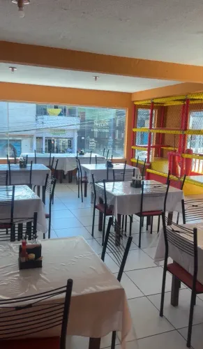 Restaurante e Frango frito a venda