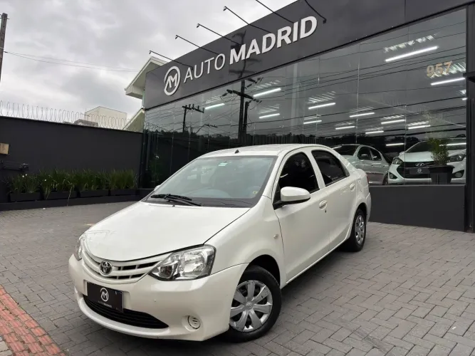 Toyota Etios X Plus Sedan 1.5 Flex 16V 4P Mec. 2016