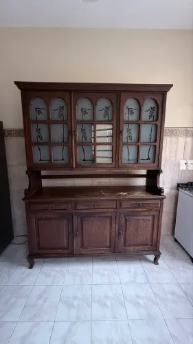 Cristaleira Colonial em Madeira Maciça 1,65m x 2,15m - Peça Antiga e Rara