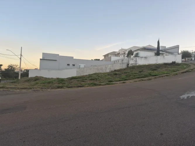 2 excelentes terrenos no bairro Alta Vila em Varginha