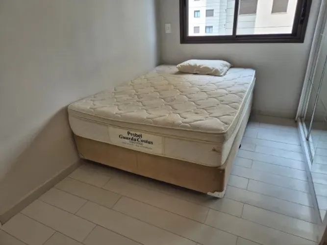 Cama e box casal