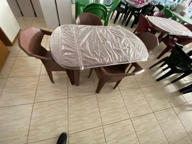 Jogo de mesa oval 4 cadeiras