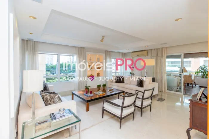 Este apartamento lindo e exclusivo, foi projetado pelo renomado escritório de arquitetura