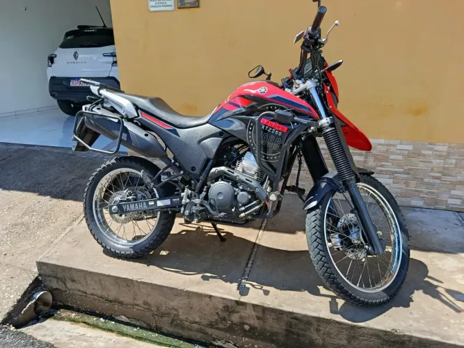 XTZ Lander 250 vermelha ano 2024