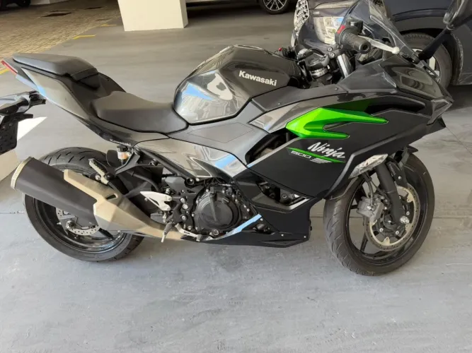 NINJA 500 25/25 com 1.600 km ZERADA