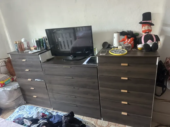 3 Cômoda de 5 gavetas (vai as 3)