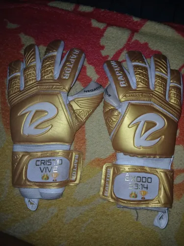 Luva raptor start pro gold usei 3 vezes mais em estado bom! So uma lavada nel e seja feliz