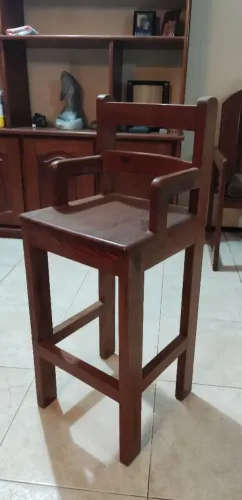 Cadeirinha Alta Madeira de Lei (Maciça) em Perfeito Estado