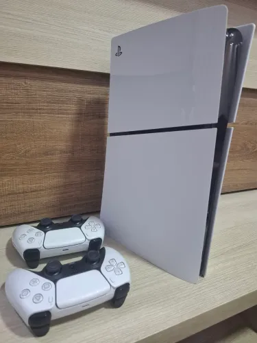 Ps5 slim 1 TB + 2 controles + 2 jogos