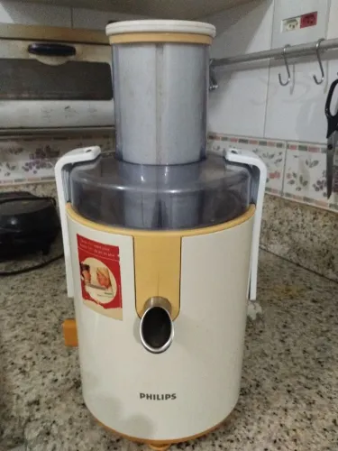 Centrífuga para extrair o suco puro das frutas