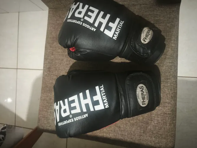 Luva de boxe Fheras Novinha