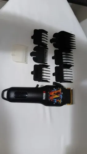 Máquina de cortar cabelo.