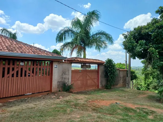 Chácara à venda em Itapetininga-SP: 3 quartos, 2 salas, 3 banheiros, 2 vagas de garagem, 1