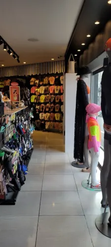 Passo ponto de loja no Centro com mobiliário 