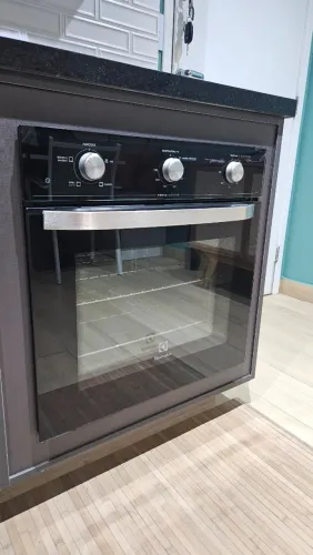 Forno elétrico de embutir Electrolux OE60M, 59 litros, preto, 220V