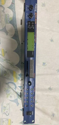 Equalizador digital Roland SRrQ-4015