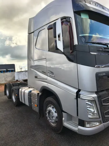 Caminhão FH 460 6x2