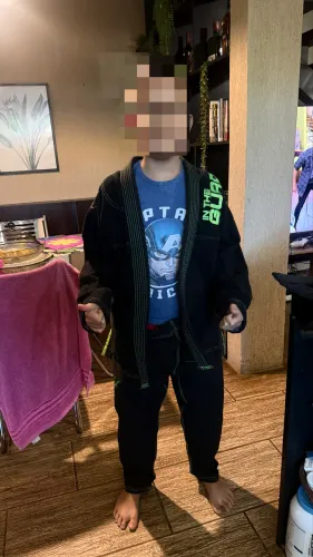 Kimono infantil M0 preto In the Guard trançado semi novo