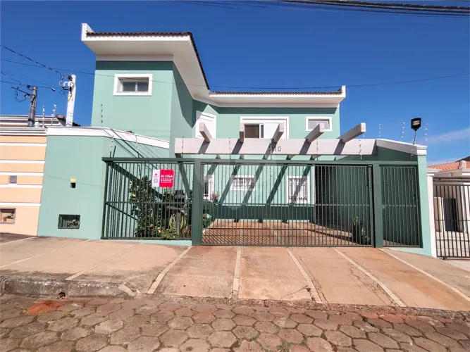 Casa com 6 quartos para locação em Centro - SP