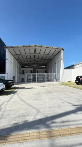 Galpão com 700 mtrs² e bom acabamento na Avenida dos Holandeses, Calhau, São Luís - MA.