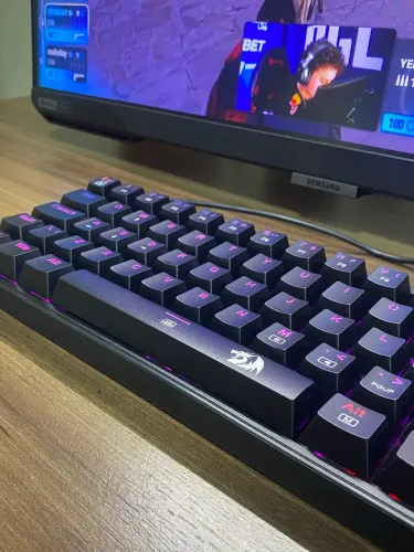 Vende-se Teclado Mecânico Redragon Fizz