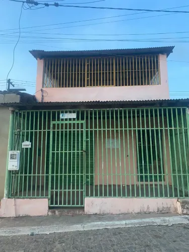 Vendo uma mercearia bar de dois andares grande todo protegido de grade de frente ao Campo