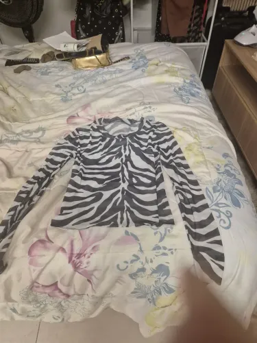 Blusas e macacão
